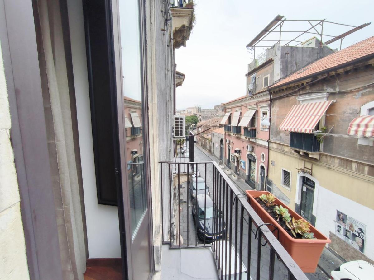 Re Federico II Apartment Catania Bagian luar foto