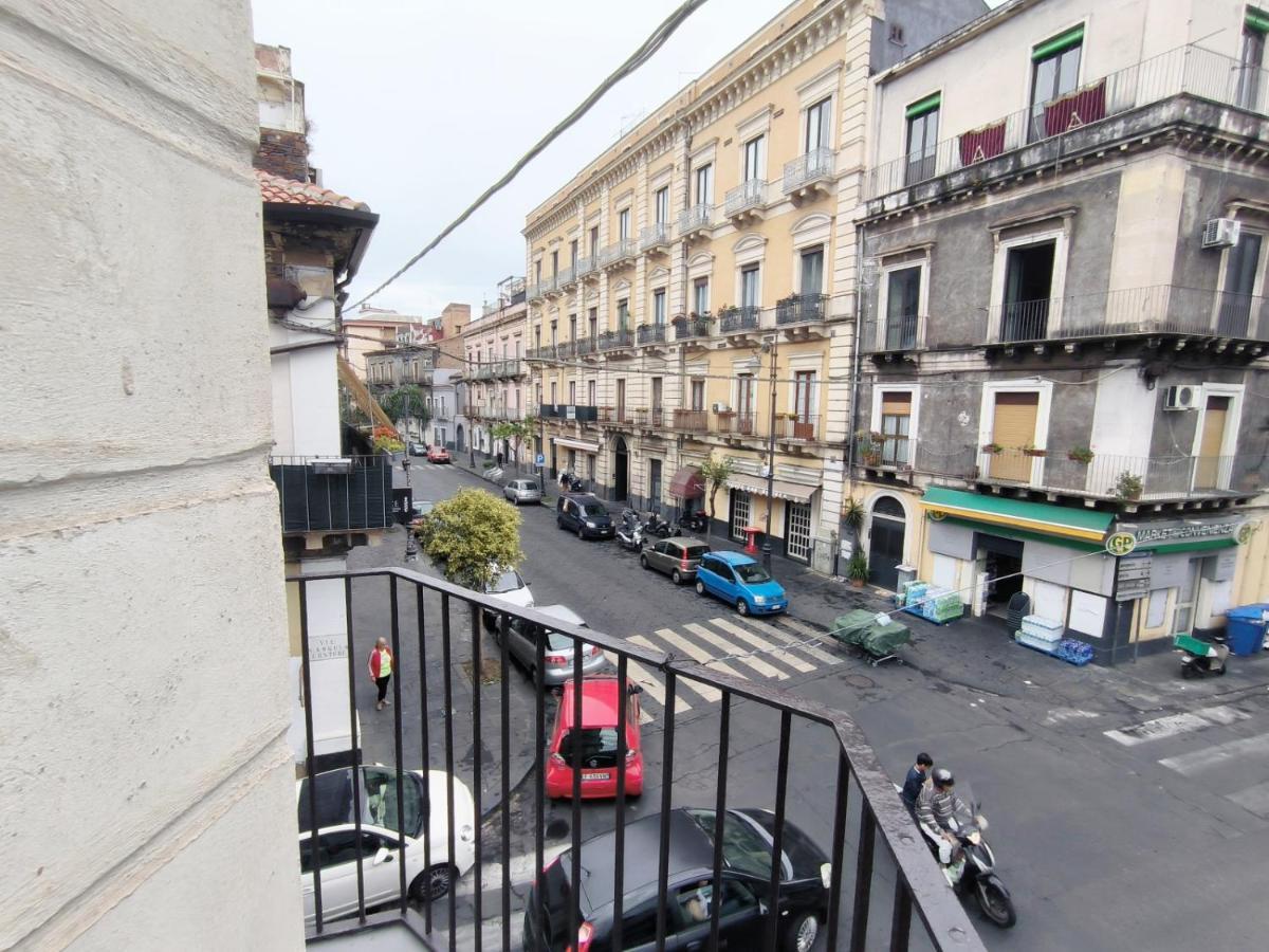 Re Federico II Apartment Catania Bagian luar foto
