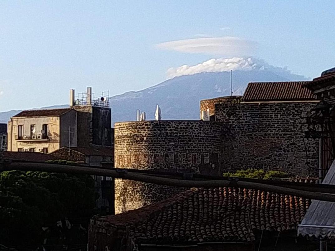 Re Federico II Apartment Catania Bagian luar foto