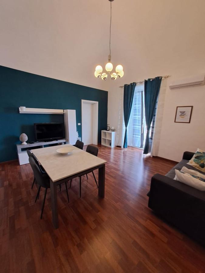Re Federico II Apartment Catania Bagian luar foto
