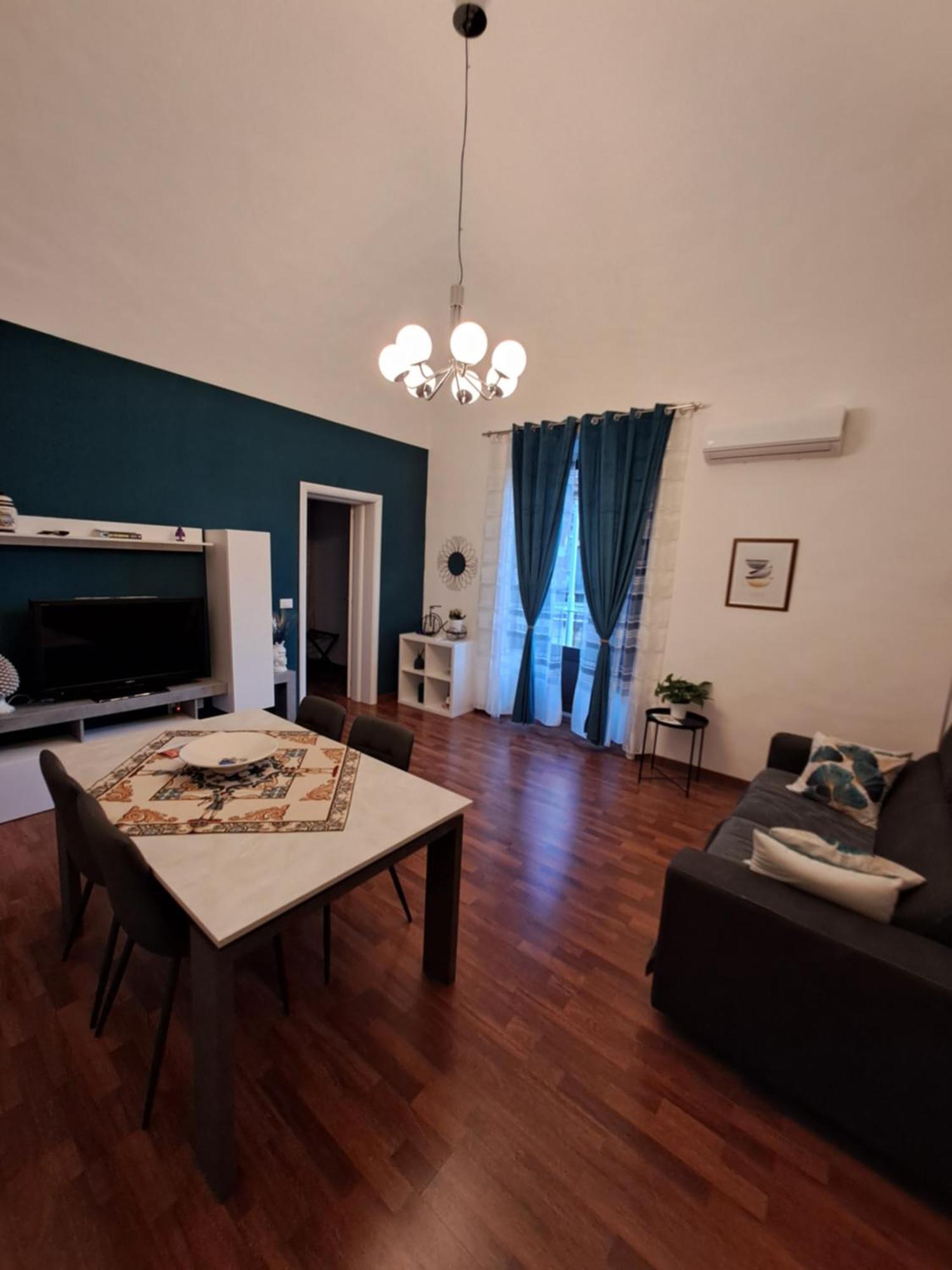 Re Federico II Apartment Catania Bagian luar foto